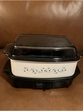 Vintage West Bend 4 qt Slow Cooker Blue Floral with Glass Lid